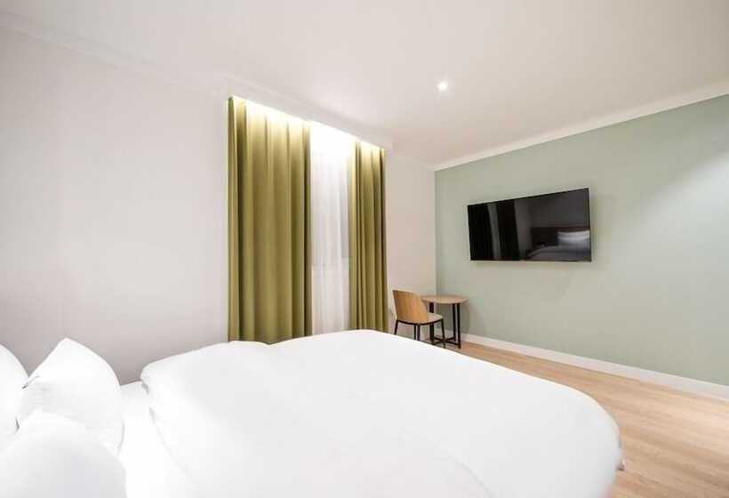 Hound Hotel Gumi Indong