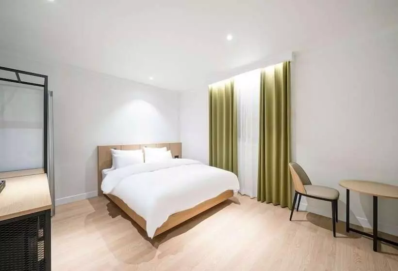 Hound Hotel Gumi Indong