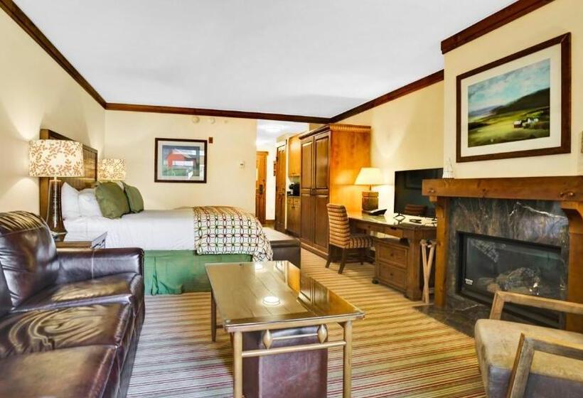 Lomakeskus 332 Lodge At Spruce Peak Ski In Ski In Ski Out King Studio