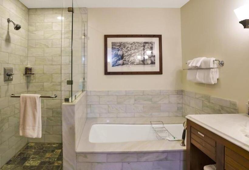 Lomakeskus 332 Lodge At Spruce Peak Ski In Ski In Ski Out King Studio