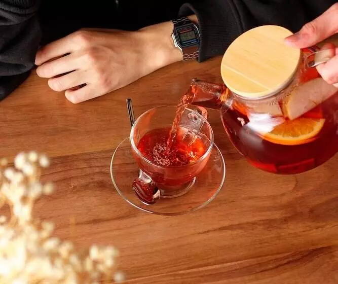 تختخواب و صبحانه Aston