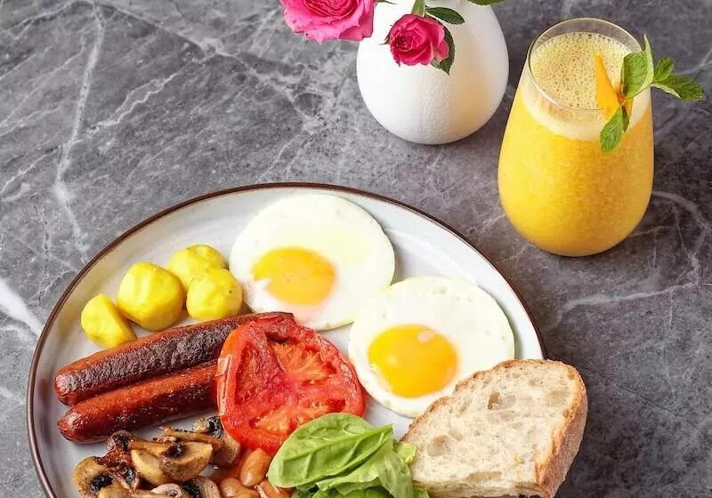 تختخواب و صبحانه Aston