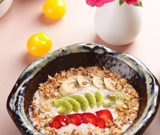 تختخواب و صبحانه Aston