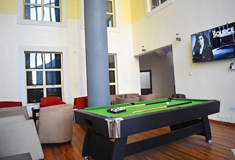 Davis Hotel & Suites