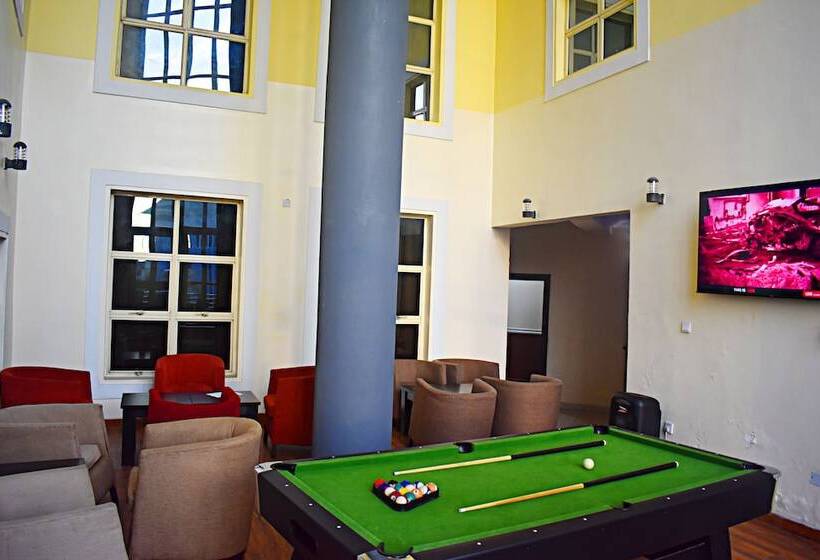 Davis Hotel & Suites