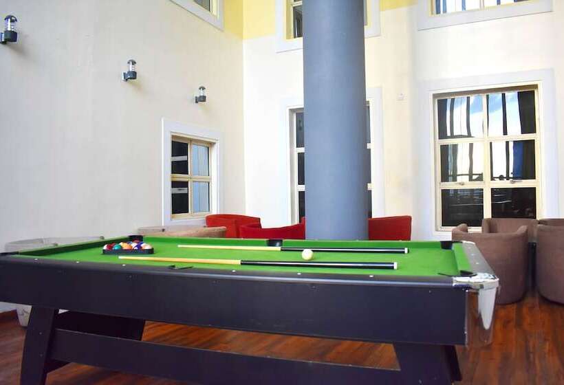 Davis Hotel & Suites