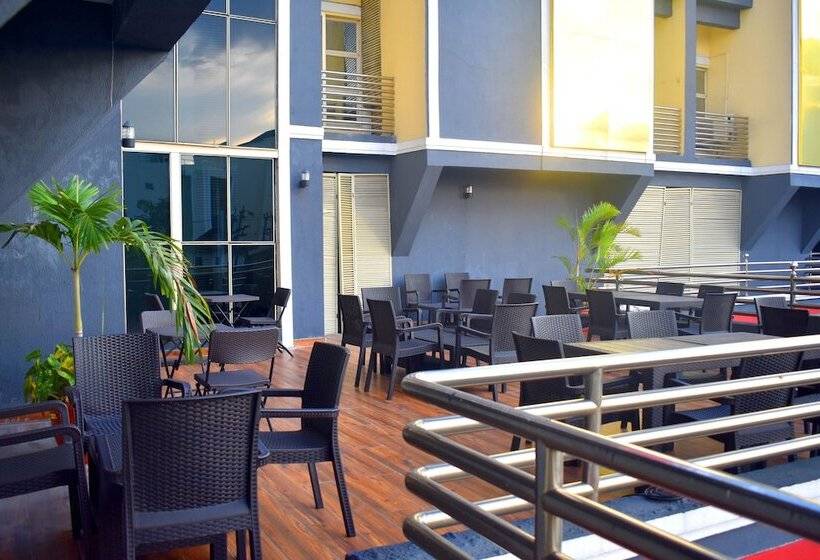 Davis Hotel & Suites