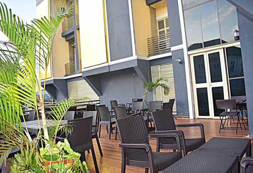 Davis Hotel & Suites