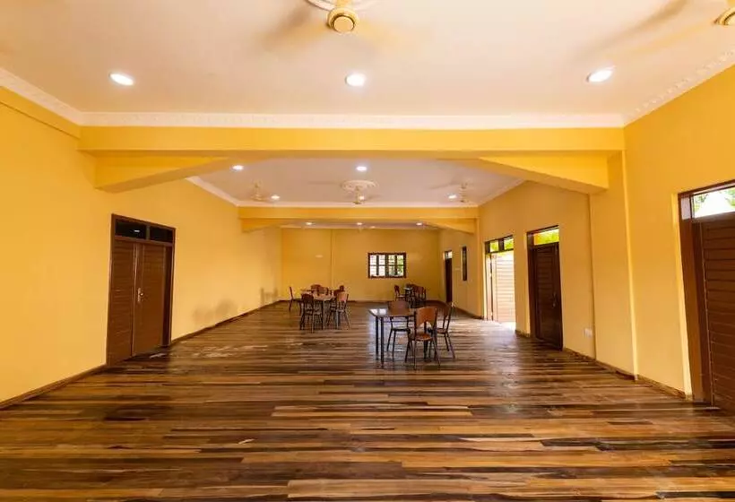 Hotelli Akpe Cultural Center And