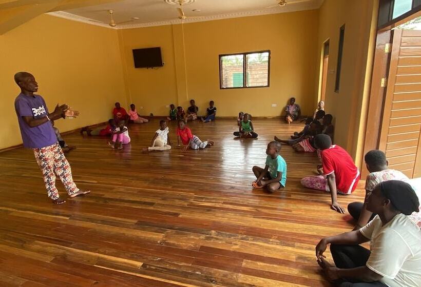 Hotel Akpe Cultural Center And