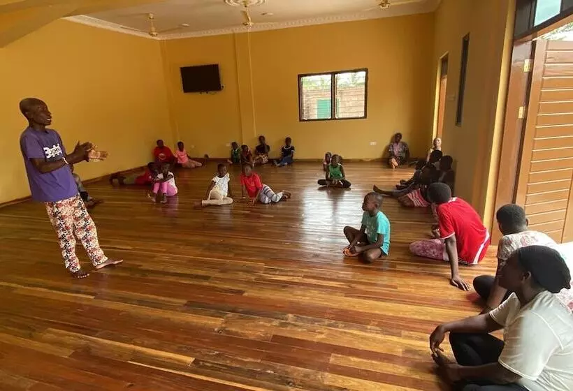 Hotelli Akpe Cultural Center And