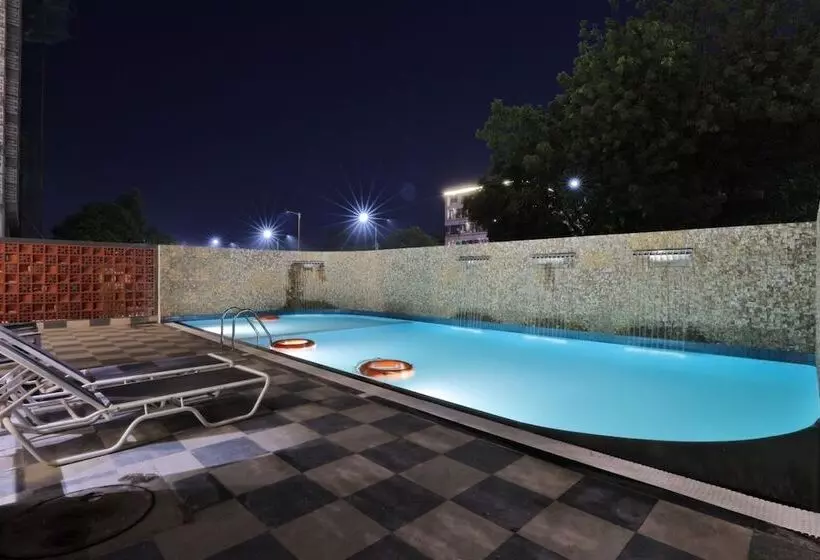 Hotel Empyrean