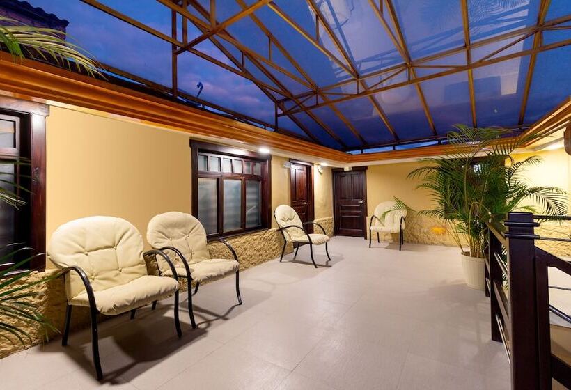 Majestic Ii By Bustamante Hotels