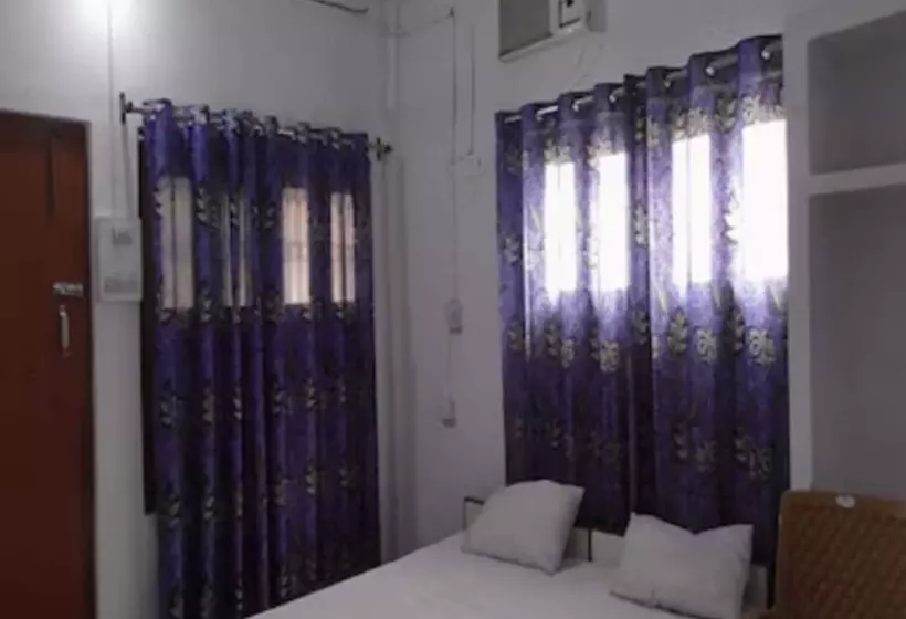 Hotelli Radiant Azamgarh