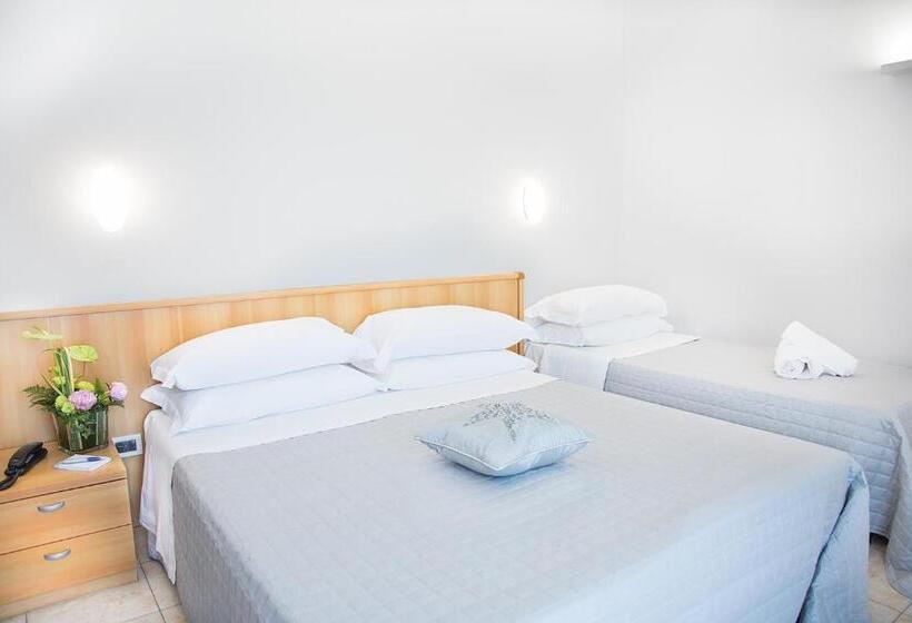 فندق Adria Beach