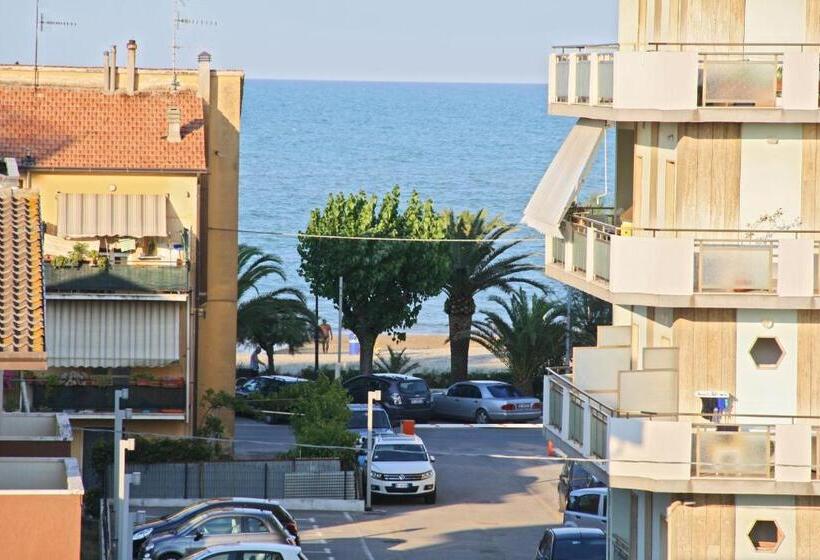 فندق Adria Beach