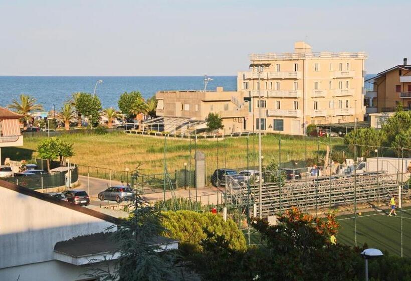 فندق Adria Beach