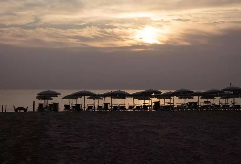 هتل Adria Beach