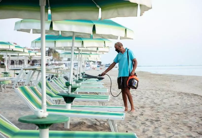 هتل Adria Beach