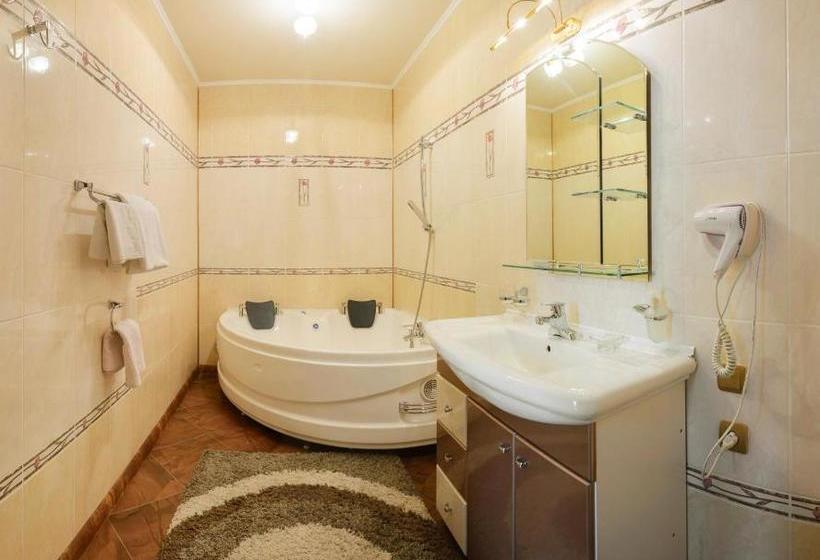 هتل Ghostinitsa Lina