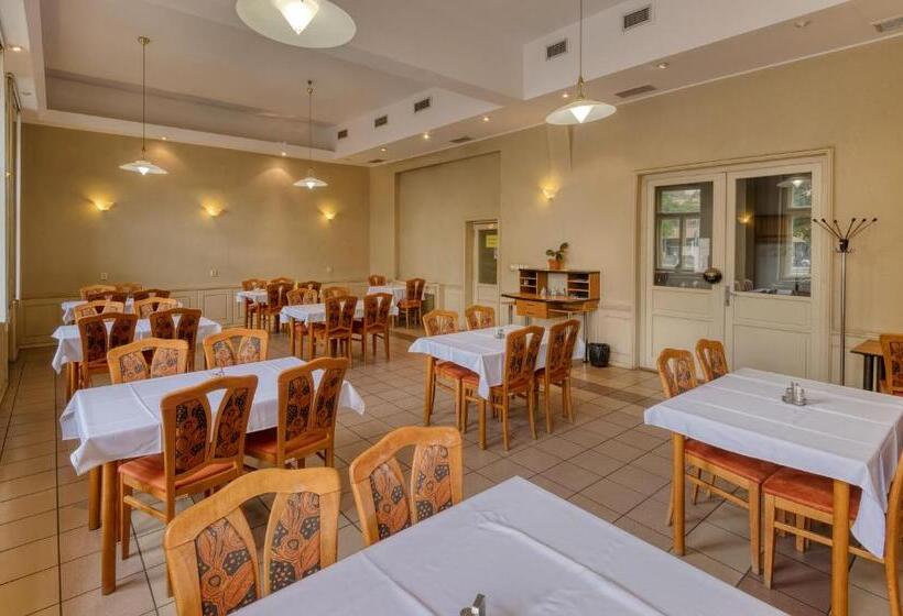 Hotel školiace Stredisko Ives