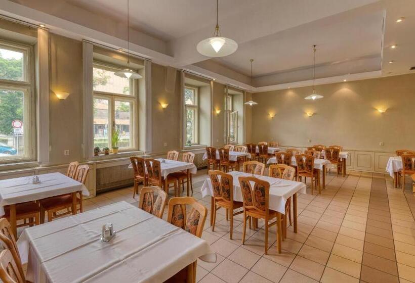 Hotel školiace Stredisko Ives