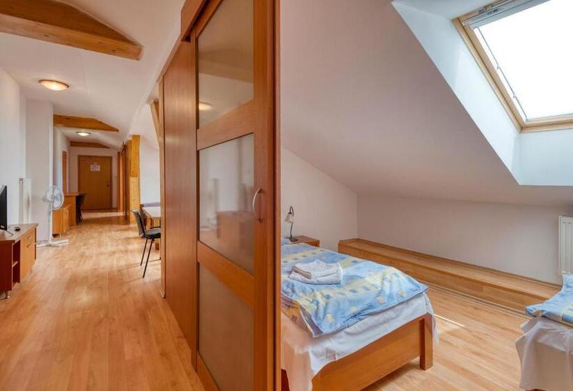 Hotel školiace Stredisko Ives