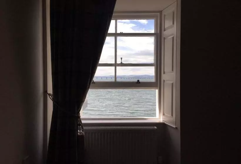 هتل The Newport Restaurant With Rooms