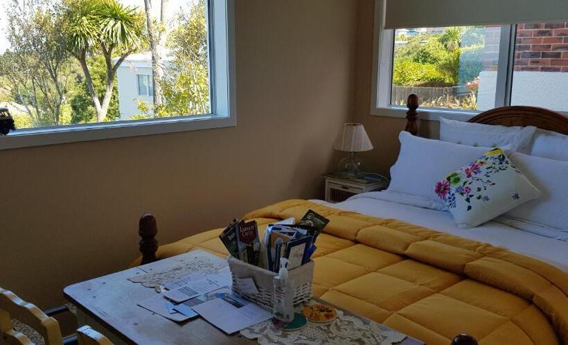 Rosemount B&b By The Sea St Clair