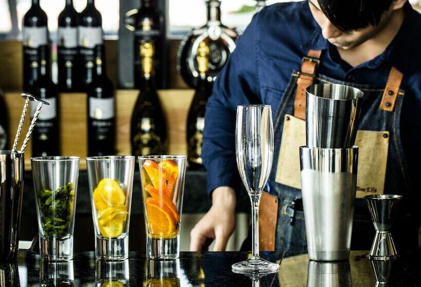 هتل Yoho Hollywood Roosevelt