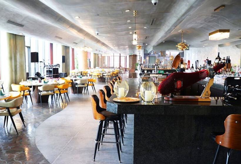 هتل Yoho Hollywood Roosevelt