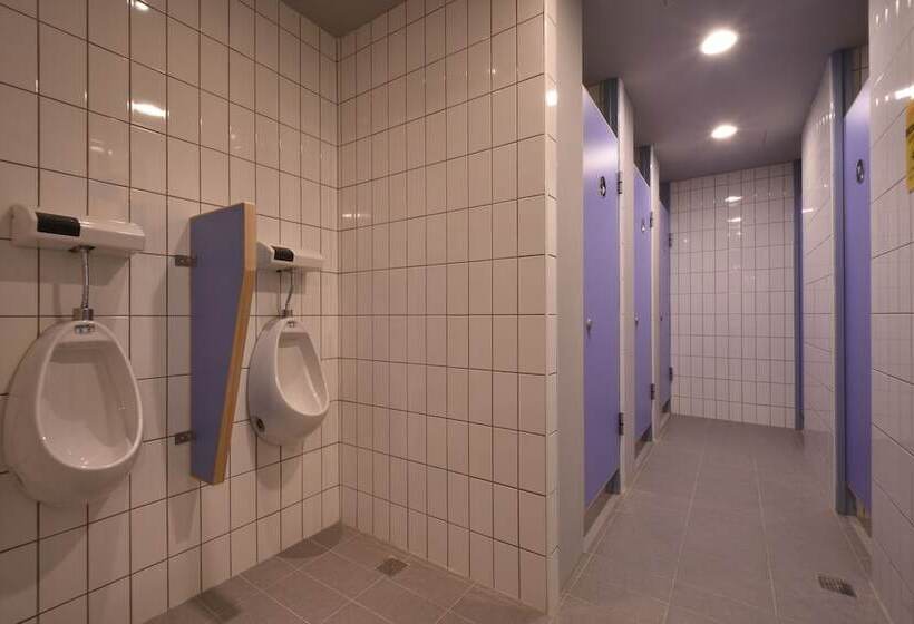 Taipei Travelers International Hostel