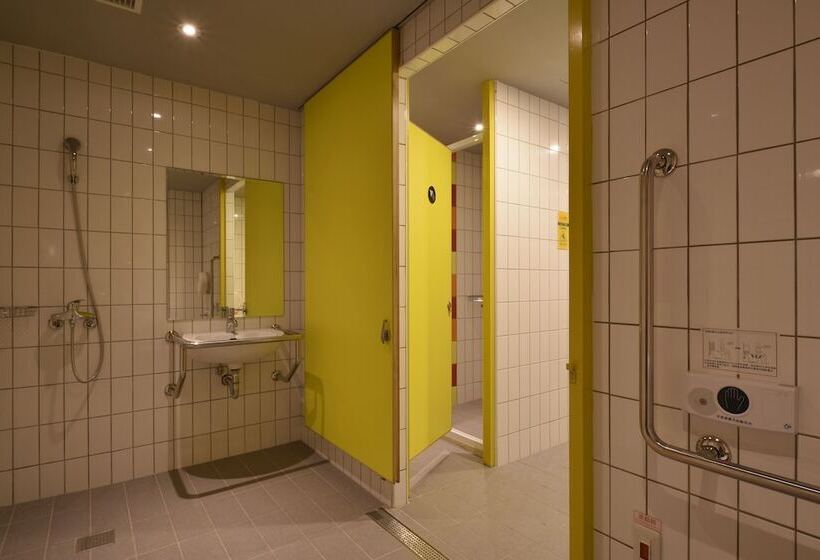 Taipei Travelers International Hostel