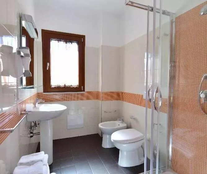 تختخواب و صبحانه Trip Room & Breakfast