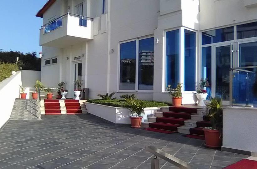 ホテル Aler Holiday Inn