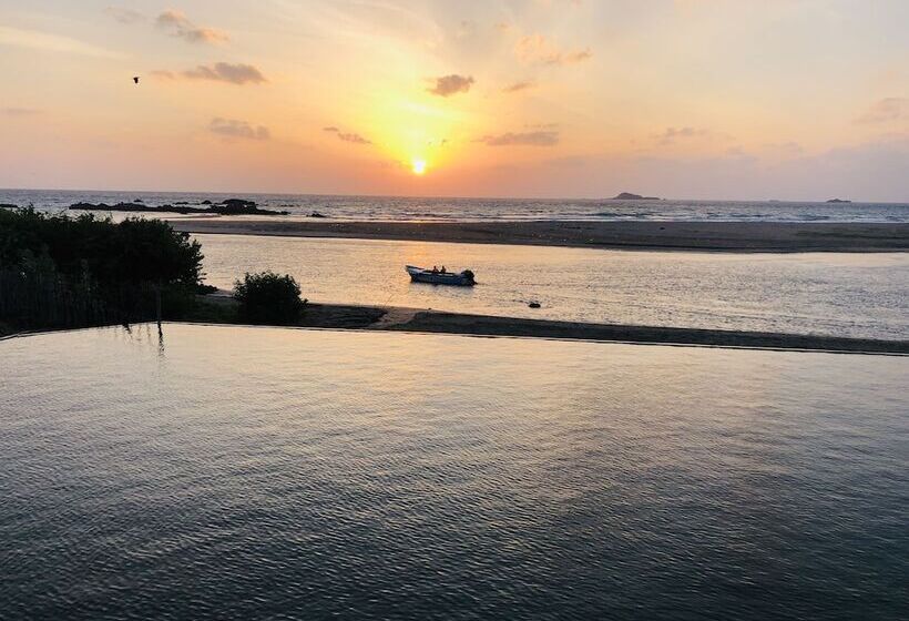 호텔 C Beyond Nilaveli