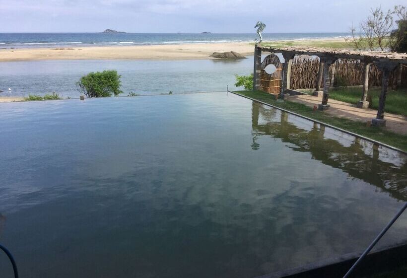 호텔 C Beyond Nilaveli