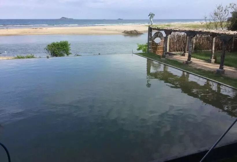 هتل C Beyond Nilaveli