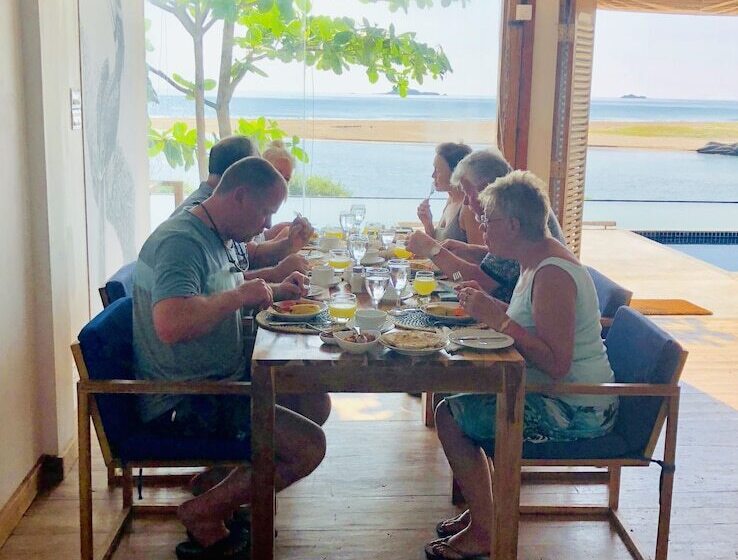 호텔 C Beyond Nilaveli