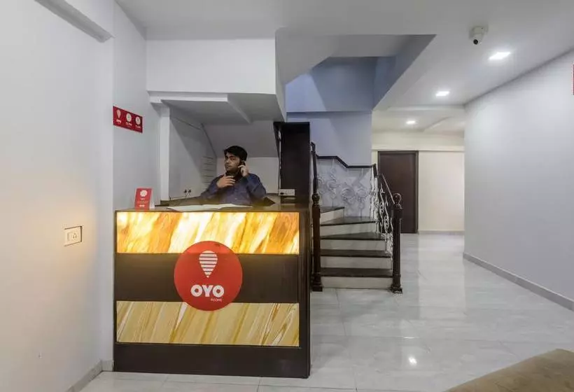 ホテル Oyo Rooms Near Kokilaben Hospital