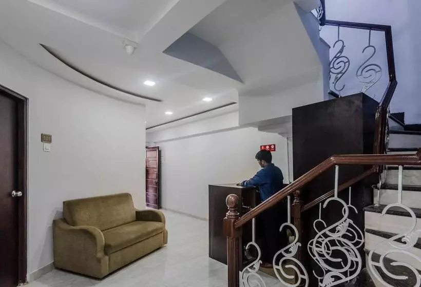 ホテル Oyo Rooms Near Kokilaben Hospital