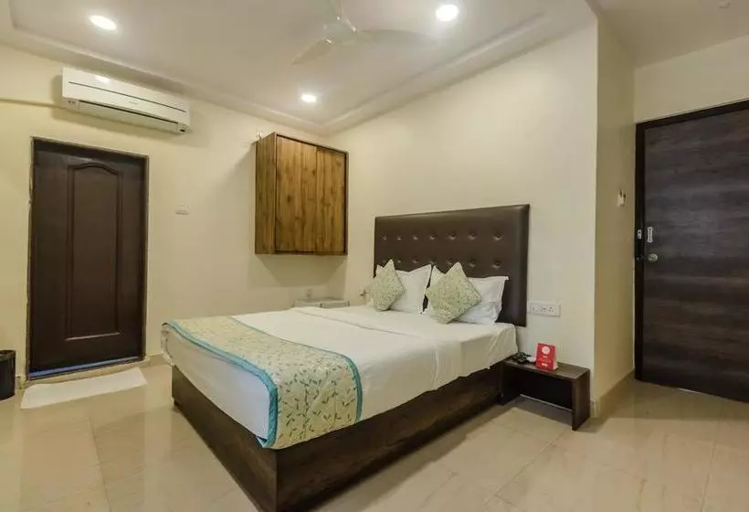 ホテル Oyo Rooms Near Kokilaben Hospital