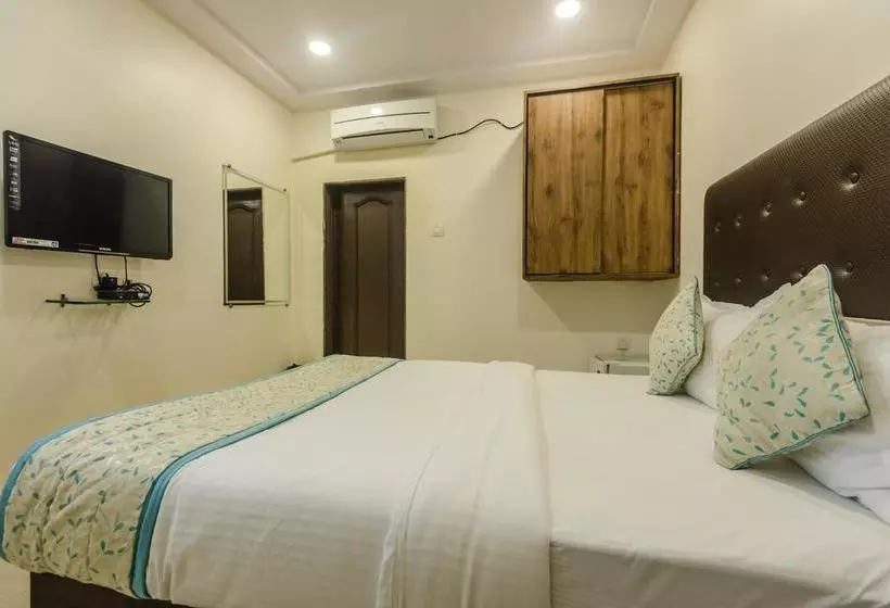 ホテル Oyo Rooms Near Kokilaben Hospital