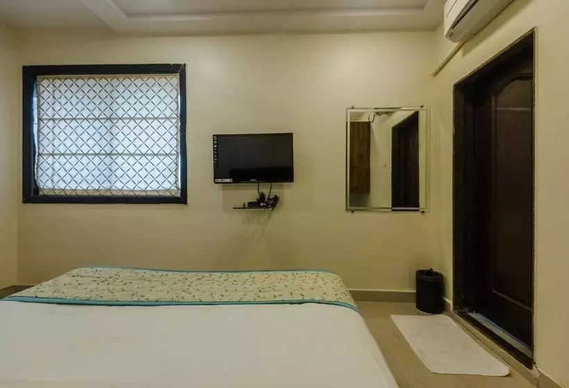 ホテル Oyo Rooms Near Kokilaben Hospital