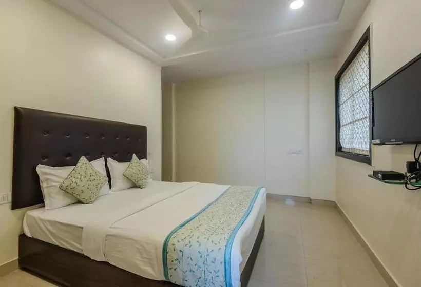 ホテル Oyo Rooms Near Kokilaben Hospital