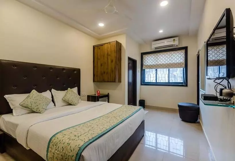 ホテル Oyo Rooms Near Kokilaben Hospital