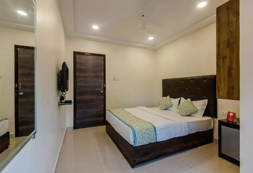 ホテル Oyo Rooms Near Kokilaben Hospital