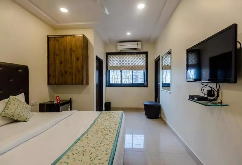 ホテル Oyo Rooms Near Kokilaben Hospital