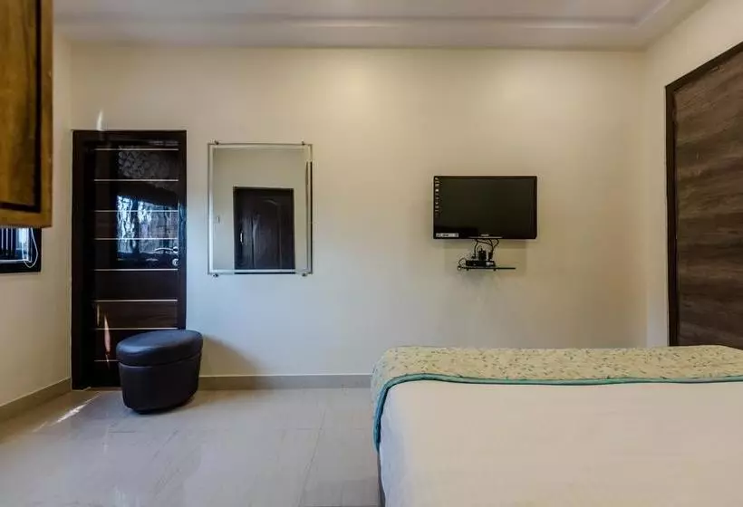 ホテル Oyo Rooms Near Kokilaben Hospital