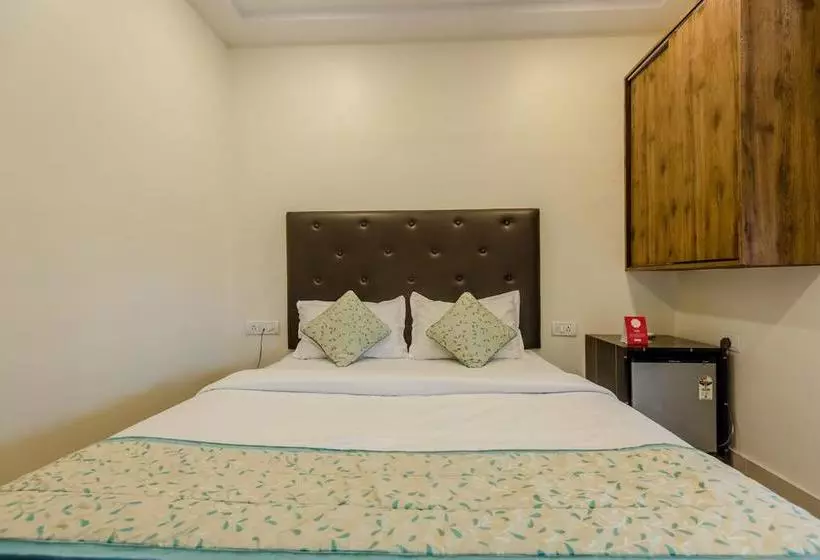 ホテル Oyo Rooms Near Kokilaben Hospital
